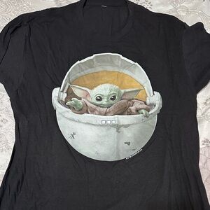 Baby Yoda graphic t-shirt